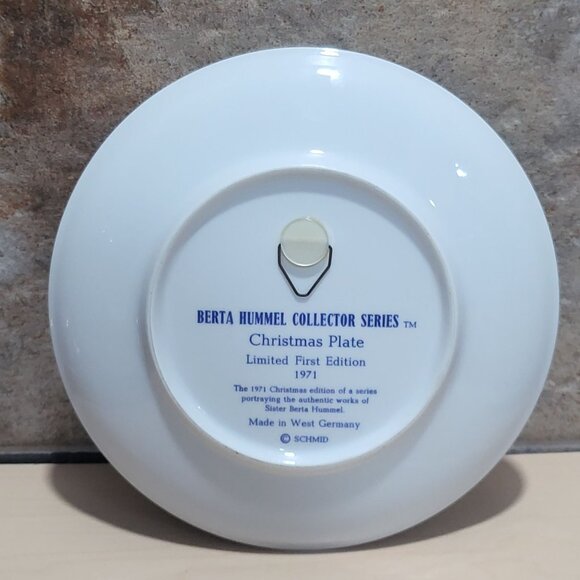 Schmid Hummel Christmas 1971 Decorative Wall Hanging Plate - Picture 2 of 10